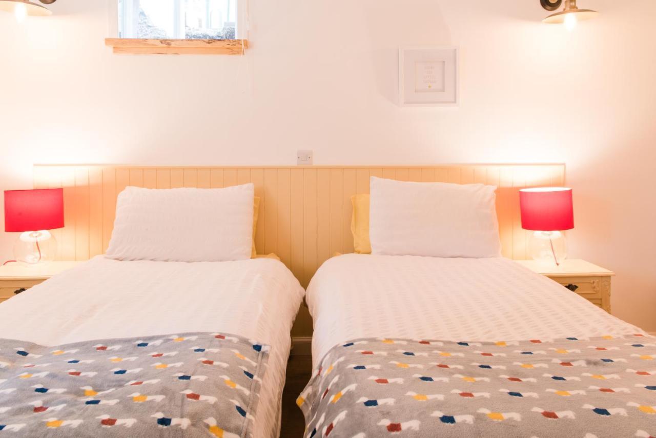 The Merryburn - Rooms And Courtyard Studios دنكيلد المظهر الخارجي الصورة