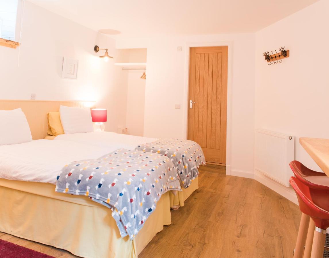 The Merryburn - Rooms And Courtyard Studios دنكيلد المظهر الخارجي الصورة