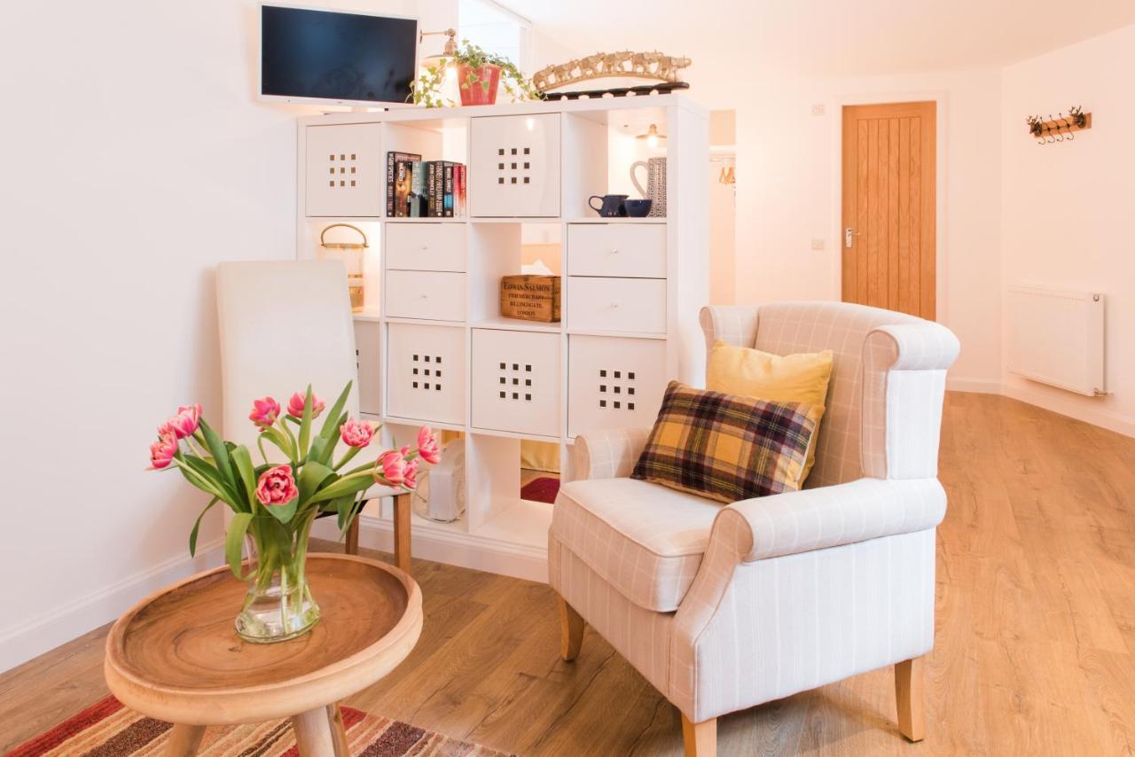 The Merryburn - Rooms And Courtyard Studios دنكيلد المظهر الخارجي الصورة